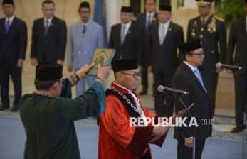 Presiden Prabowo Ambil Sumpah Hakim MK Adies Kadir dan Lantik Wamenkeu Juda Agung di Istana Negara