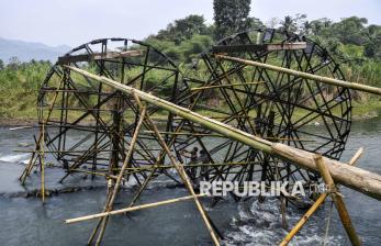 Siasat di Tengah Kemarau, Petani Tasikmalaya Bangun Kincir Air untuk Irigasi Pertanian
