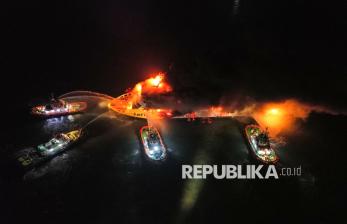 Detik-Detik KMP Batumandi Terbakar Saat Akan Sandar di Pelabuhan Merak