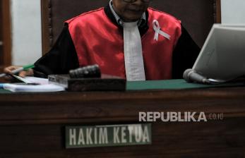 Bentuk Solidaritas, Hakim PN Selatan Kenakan Pita Putih saat Pimpin Sidang