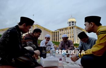 Hangatnya Kebersamaan di Istiqlal, Ribuan Paket Buka Puasa Dibagikan Gratis