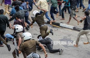 Gas Air Mata, Meriam Air Ditembakkan ke Mahasiswa Srilanka yang Demo