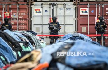 Bea Cukai Amankan Ribuan Bal Pakaian Bekas Impor Ilegal Senilai Rp53 Miliar