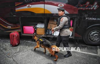 In Picture: Polisi Kerahkan Anjing Pelacak untuk Pengamanan di Terminal Kampung Rambutan