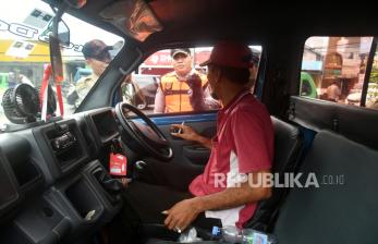 In Picture: Merokok Sembarangan, 15 Warga Bogor Terkena Sanksi Pidana Ringan