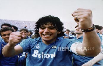 Trofi Bola Emas Milik Maradona akan Dilelang