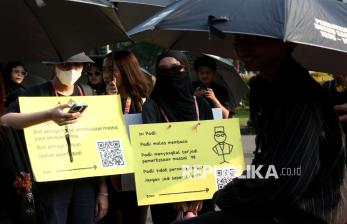 In Picture: Aksi Kamisan ke-868 di Depan Istana Merdeka Soroti Manipulasi Narasi Sejarah