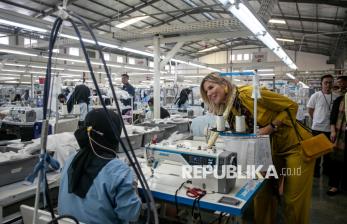 Ratu Belanda Maxima Sapa Buruh Pabrik Konveksi di Sragen