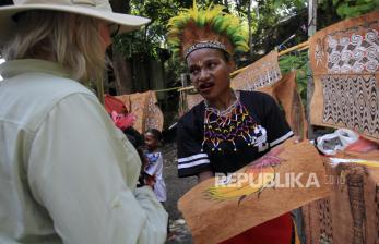 In Picture: Melihat Ragam Kerajinan Kulit Kayu Khombow di Kampung Asei Sentani