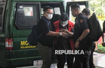 In Picture: Tiga Hakim PN Surabaya Kasus Suap Vonis Ronald Tannur Jalani Pemeriksaan di Kejagung