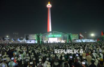Momen Ribuan Umat Islam Ikuti Aksi Reuni 212 di Monas
