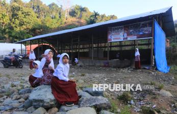 Sekolah Rusak Pascabanjir, 125 Siswa di Nagan Raya Bertahan Belajar di Kelas Darurat
