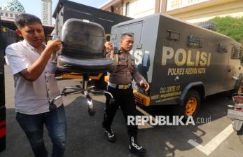 Warga Kembalikan Barang Jarahan Pascakerusuhan Aksi Demo di Kediri