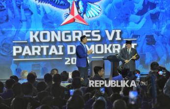 In Picture: Hadiri Penutupan Kongres Demokrat, Presiden Prabowo Dapat Hadiah Tongkat Komando