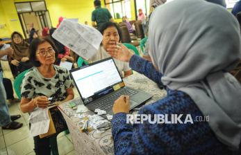 Antusiasme Lansia Serbu Pendaftaran Kartu Layanan Gratis TransJakarta