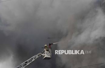 Kebakaran Hebat Landa Pusat Perbelanjaan di Karachi, 6 Orang Meninggal Dunia