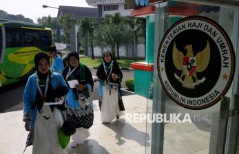 Penuh Semangat, Jamaah Haji Kloter Pertama Tiba di Asrama Haji Pondok Gede