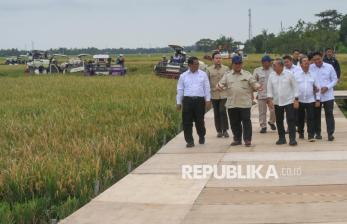 Hadiri Panen Raya di Karawang, Presiden Prabowo Umumkan Swasembada Pangan