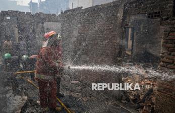 In Picture: Puluhan Rumah di Tambora Jakarta Hangus Terbakar