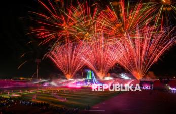 Pesta Kembang Api Meriahkan Penutupan ASEAN Para Games 2025