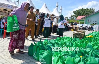 Alhamdulillah, 319 Warga Palu Terima Paket Bantuan ZIS