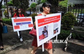 In Picture: Tuntut Perlindungan Hukum, Korban Parental Abduction Sambangi Istana Wapres