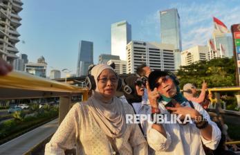 Menyusuri Sudirman hingga Tosari, Lansia Nikmati Wisata Kota dari Bus Tingkat Open Top Tour Jakarta