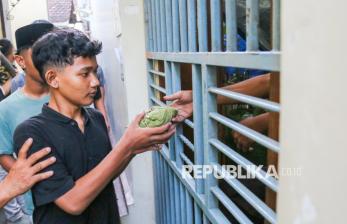 Merawat Tradisi Buka Luwur, Menebar Berkah Lewat Nasi Jangkrik