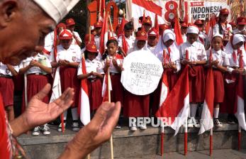Ratusan Siswa di Solo Gelar Doa Bersama untuk Korban Gempa NTT