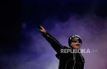 Melly Goeslaw. Melly became one of the Indonesian artists who uploaded a greeting for mothers on Mother's Day 22 December 2023.