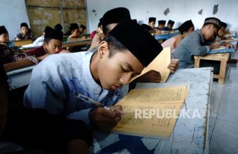 Besok Puncak Hari Guru, ini Pesan Guru Imam Syafii yang Penting Buat Pelajar Zaman Now 