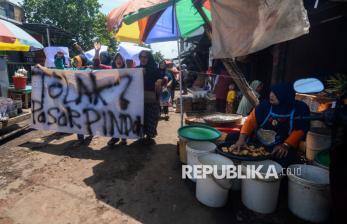 In Picture: Lokasi Tidak Strategis, Pedagang Pasar Nogosari Demo Tolak Relokasi