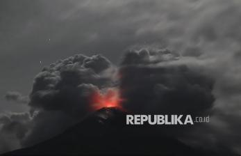 In Picture: Gunung Lewotobi Laki-Laki Kembali Erupsi, Lontarkan Abu Vulkanik Setinggi 8 Ribu Meter