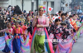 Parade Budaya Lintas Bangsa Warnai Asia Afrika Festival 2025