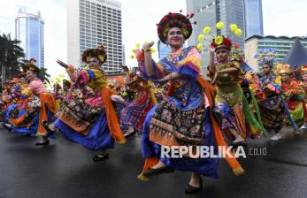 Aksi Ribuan Penari Tradisional Tampilkan Tarian Betawi di HBKB Sudirman-Thamrin