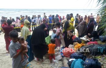 In Picture: Menumpang Kapal Kayu, Imigran Rohingya kembali mendarat di Pulau Sabang