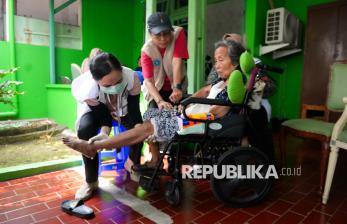 Tak Perlu ke Puskesmas, Pasukan Putih DKI Periksa Kesehatan Warga dari Rumah ke Rumah