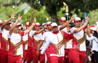 In Picture: Arak-Arakan Obor Api PON XXI di Banda Aceh