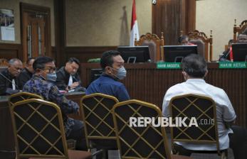 In Picture: Tiga Hakim Nonaktif PN Surabaya Jalani Sidang Perdana Kasus Vonis Bebas Ronald Tannur