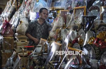 In Picture: Pedagang Parsel di Cikini Sepi Pembeli Selama Momen Nataru