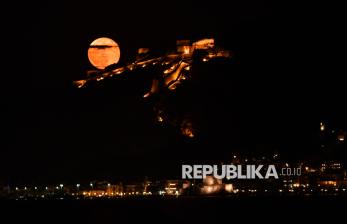 Fenomena Strawberry Moon Hiasi Langit Dunia, Dari Indonesia hingga Eropa