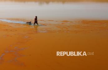 Danau Mawang Dipenuhi Alga, Nelayan Gowa Terancam Kehilangan Sumber Penghasilan