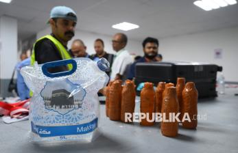 In Picture: Jamaah Haji Dilarang Bawa Air Zamzam dalam Koper Bagasi
