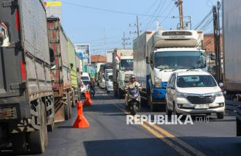 Antrean Kendaraan Mengular 5 Kilometer di Pelabuhan Ketapang
