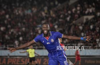 Dua Gol Charles Lokolingoy Bawa Arema Lolos ke Final Piala Presiden