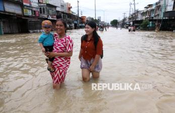 Sungai Deli Meluap, Permukiman Warga di Medan Terendam Banjir