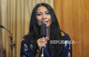 Anggun Bantah Dukung Zionis, Bagikan Cicitan Doakan Gaza 