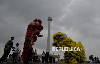 Atraksi Barongsai Hibur Pengunjung Monas Saat Libur Imlek