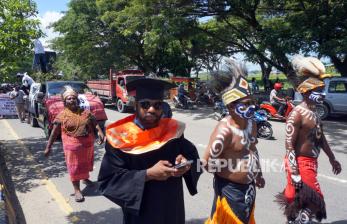 In Picture: Orang Asli Papua Tuntut Penerimaan CPNS di Sorong