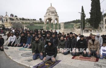 Muslim Palestina Dilarang Shalat Jumat di Masjid Al-Aqsa